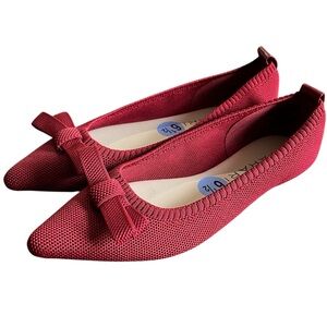 TAHARI | NWOT Athens Flats Size 6.5